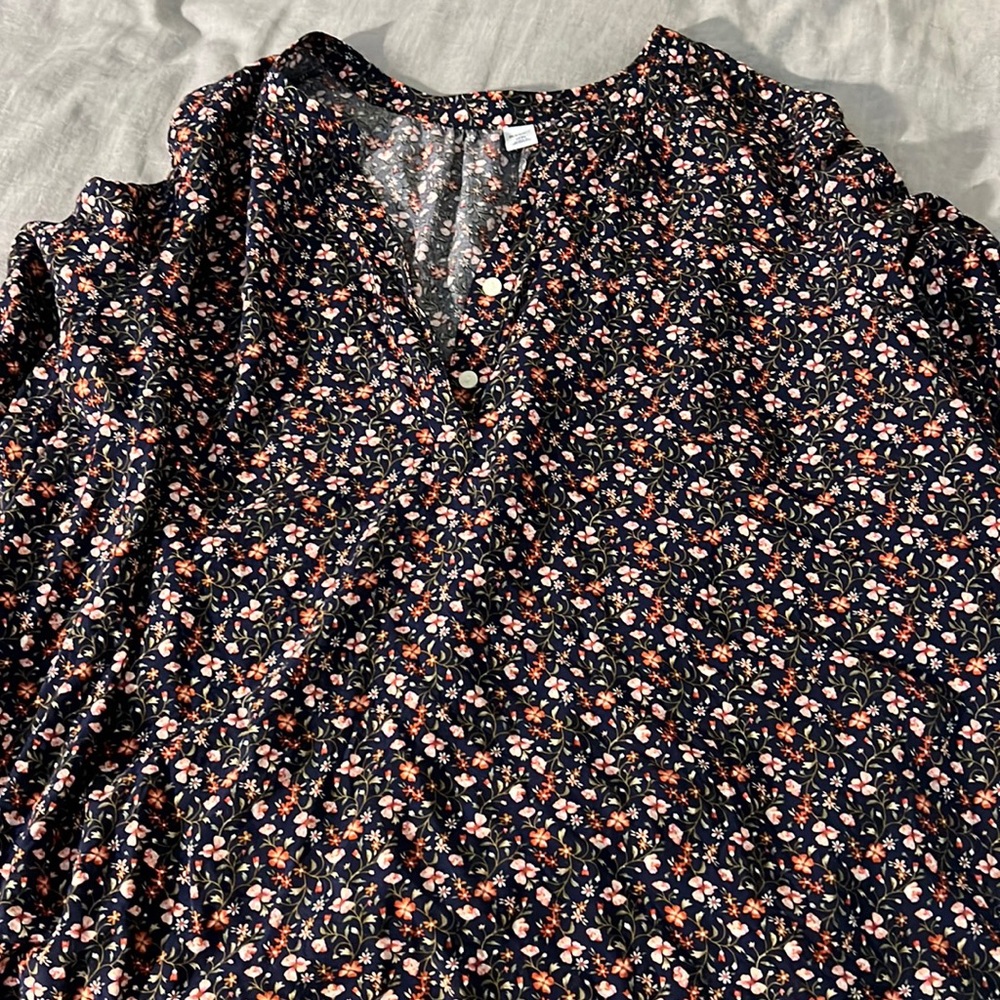 Blue floral top